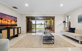 Modern 3-Bed With Water Views By Beach